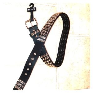 NWT Hot Topic black and silver stud belt